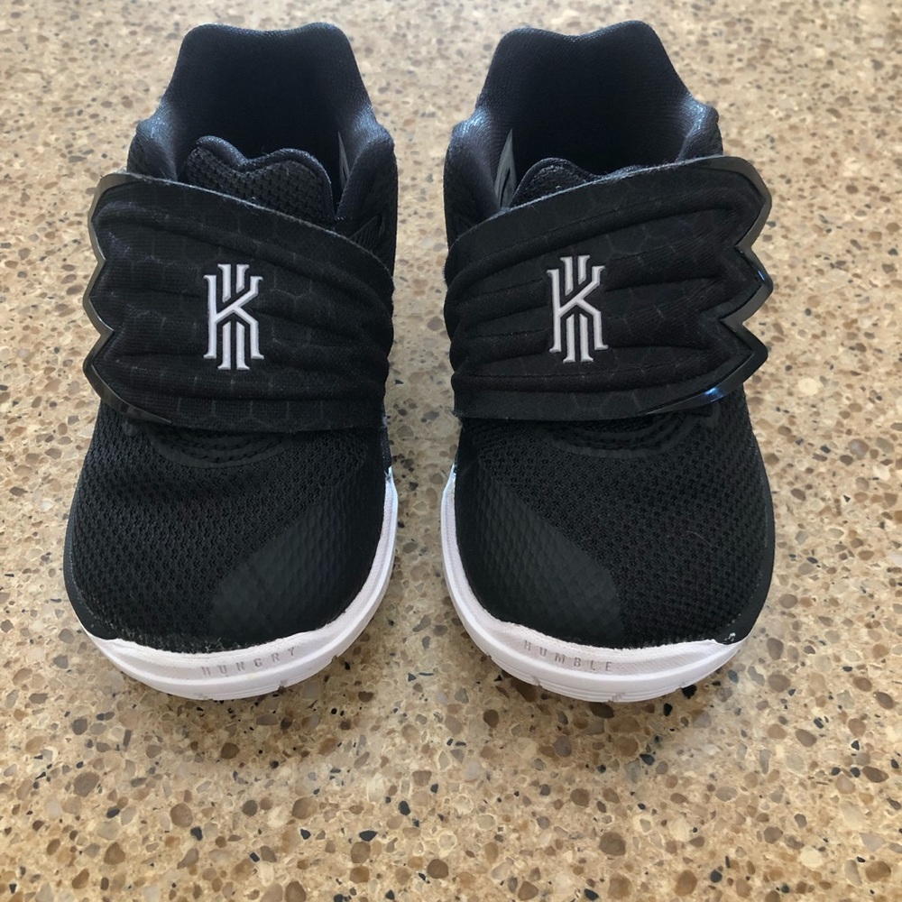 Toddler Nike’s size 6 - Picture 2 of 4